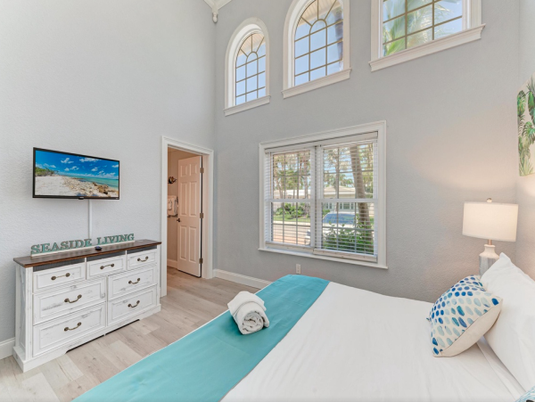 Holmes Beach Vacation Rental- Pool Villa Near Beach One Block Beach
